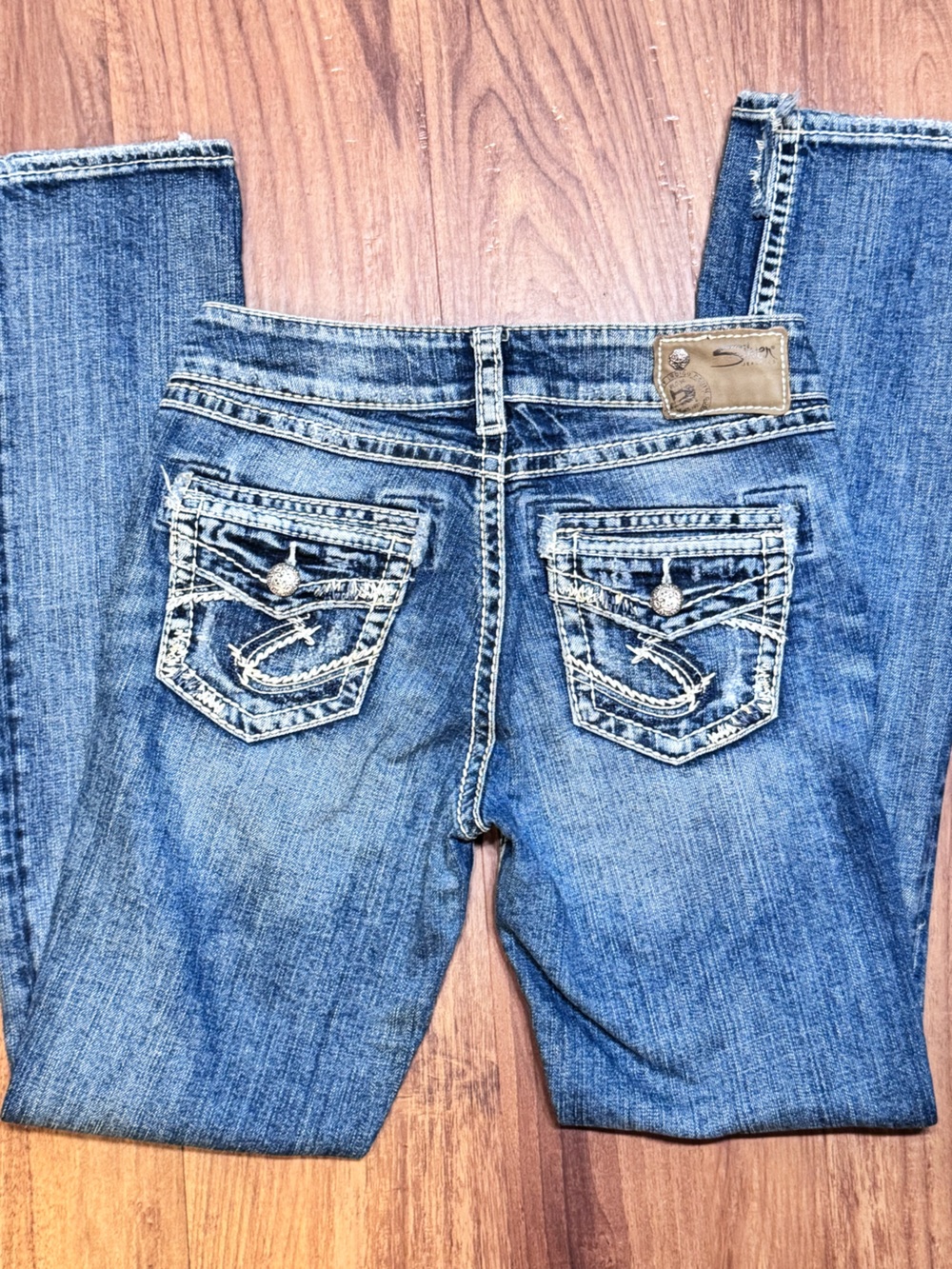 Silver Jeans BabyBoot Cut Blue Distressed Jeans with Embellished Pockets, W26/L3